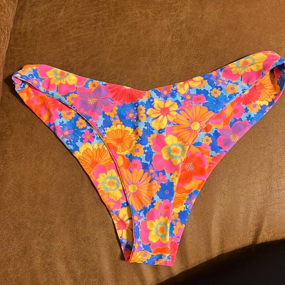 Kulani Kinis bikini bottom. Never worn.